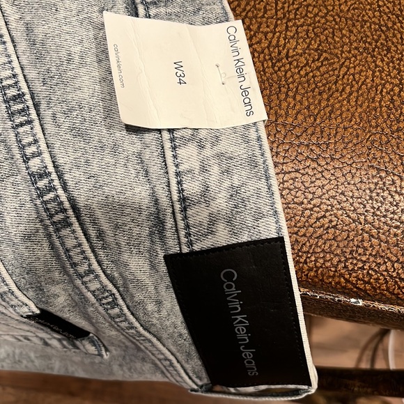 Brand New Classic Calvin Klein Stone Washed Distressed Light Blue Jeans Shorts! - Picture 3 of 8